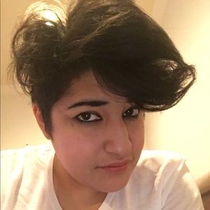 Meet your Posher, Elia